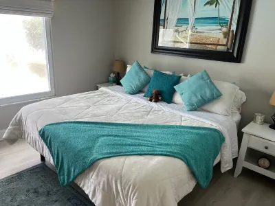 Charming 3-bedroom pool home on the lake with spectacular sunsets & close to all