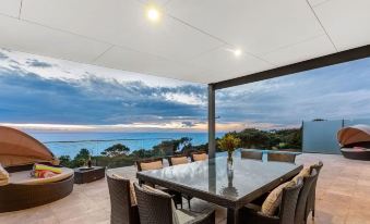 The Ocean s Edge   Luxury Entertainer with Views