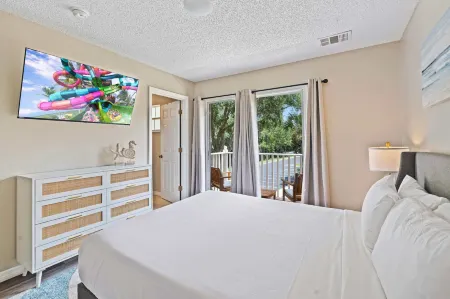 8400 Blue Lagoon Drive