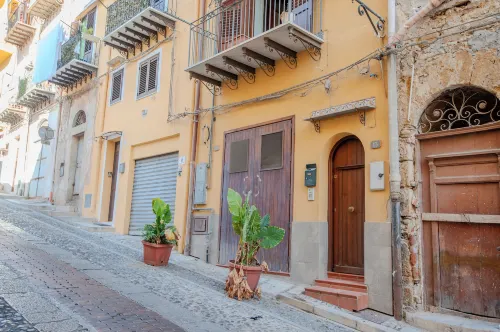 La discesa di San Giuseppe Hotels in Trabia