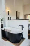 Secluded Oceanfront - Upstairs - Pemandian Air Panas