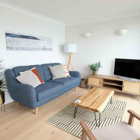 Spectacular Waterfront Views with Parking at 'Mariners Mirror'