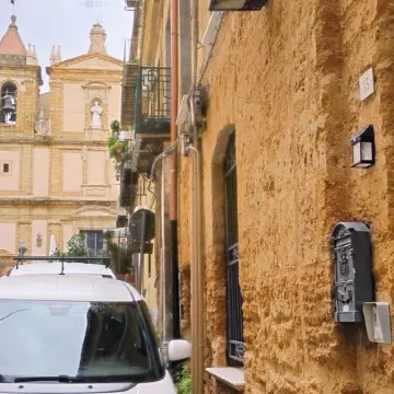 Cozy Agrigento Holiday Home With Ocean Views