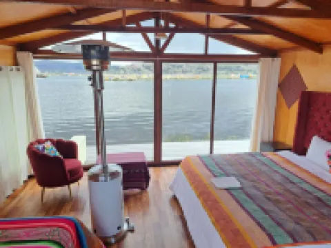 Uros Aruma Uro Lodge のホテル