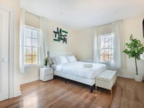 3BR Prime Luxury near NYC w Arcade Room Hotels in Yonkers