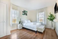 3BR Prime Luxury near NYC w Arcade Room Hotels in Yonkers