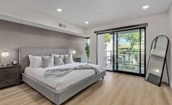 LUX City View Studio Old Town Gym Balcony