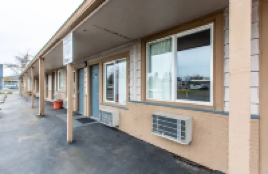 โรงแรม Autzen Inn