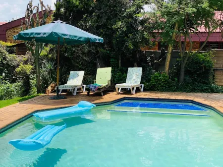 No 5 on Franschoek Отели рядом с достопримечательностью «Sandton Skye»