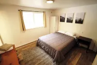 Wooded river retreat near Mt. Bachelor and Bend