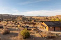 Breathtaking Mountain Views and Cozy Outdoor Oasis - Stylish Retreat Hotels in Pioneertown