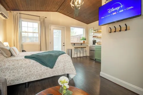 Family Friendly Home & Studio in Taylors by Brick & Home