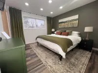 New! 2 Kings! Hot Tub! Access to Full Gym!Espresso! Fully Fenced Yard!