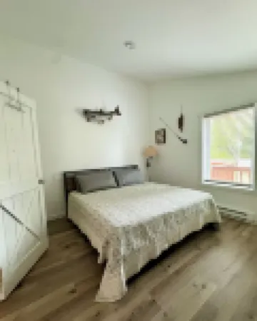 SandRiver Cabin -Relax on the mouth of the SandRiver with views of Lake Superior