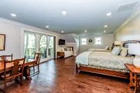 TOWNSEND SUNRISE DREAM Pavilion, Hot Tub, Arcade Games, Theater Room, Bunk Room!