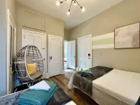 Midtown Whimsical Apartment 1 Block To River- Walk To Restaurants!