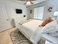 Heated Pool + Fun Outdoor Oasis! Cozy Family Friendly house in Gilbert near Mesa