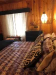 Charming Ski cabin with WiFi near Dodge Ridge, great for family or small group.