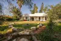 Caesarea Sea-Side Exquisite Retreat by Sea N' Rent Hotels near בי"כ היכל עציון