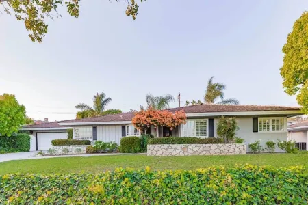 @ Marbella Lane - Serene Ranch Style Home w/Pool Отели рядом с достопримечательностью «Калифорния Стейт Юниверсити Фуллертон»