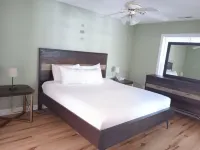 3-bedroom bungalow in charming North Myrtle Beach with AC, WiFi Hotels near The LEGENDS-Fairway Oaks 17B