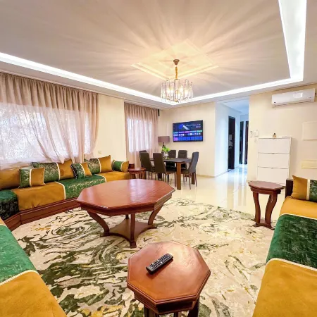 Luxoria home - 2 min to corniche
