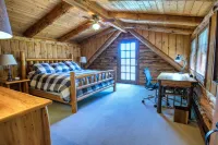 Charming Ski In/Ski Out Log Cabin at Hidden Valley