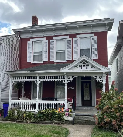 Charming 2-bedroom house with AC and WiFi in lovely Hamilton Отели в г. Гамильтон