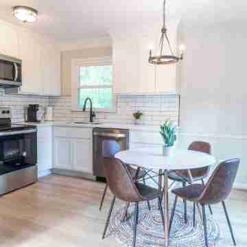 Charming 4-bedroom house with AC and WiFi in Winston-Salem Others