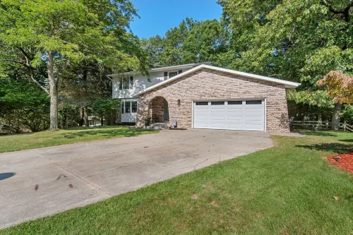 Lake MI Nest- perfect for group trips with access to Lake MI & private hot tub!