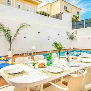 Villa Aventura Dining/Meeting Rooms