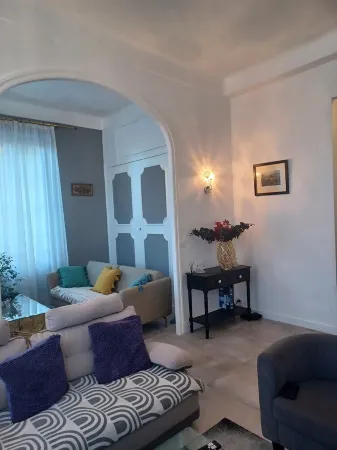Perle D'azur: Appartement de 56 m2, Charme Avec Plafonds Majestueux, à Grasse" Отели в г. Грас