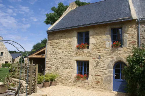 Fisherman's house in a typical village in the Gulf of Morbihan Hotels in Sarzeau