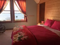 Amazing sunset in front of historic house Hotels in Blaine