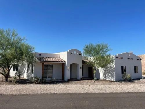 Secluded Oasis, heated pool and spa, RV hook-ups