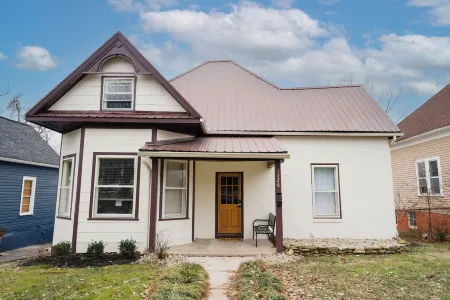 4Br Knoxville Home Close to Downtown, UT & Interstate! Free Local Gift Cards! Отели рядом с достопримечательностью «Regal Riviera»