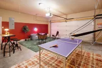 4bd/4bath w/ Community Pool & Beach Volleyball - 6mins to Kyle Field