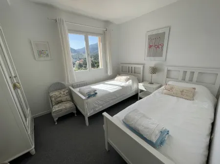 Collioure - 4 bed modern villa with private heated pool and great views