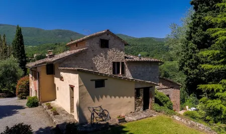 Villa with Private Pool, Large Garden, Panoramic View and Air Conditioning