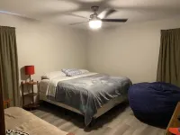 “Iris Cottage” - Cozy Cabin that Sleeps 10