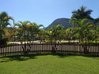 CORNER HOUSE 5 BEDROOMS Gated community with 24 hour security, swimming pool, own house Hotels near Cocanha Beach