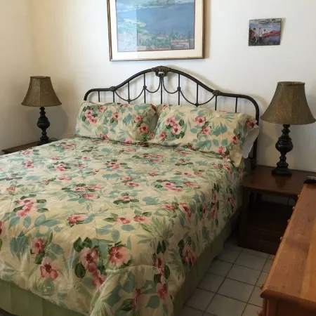Gigantic House-Great for Familes, Friends, Couples-Ocean Views-Steps to beach