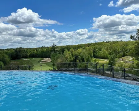 Luxury Villa 3 Bedroom Villa Located in Muskoka Bay Golf and Resort Hotels in Gravenhurst