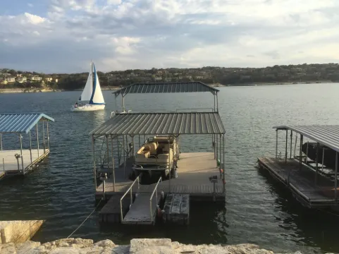 Lake Travis Waterfront - Outstanding Views, Boat Dock/Deep Water, Walk to Pool