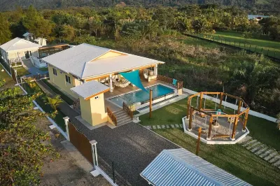 Spectacular oceanfront home Hotels in 