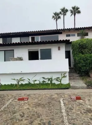 Cozy condo 2 minutes from the beach at a tennis resort gated community