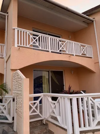 ISLAND PARADISE ON THE MARINA