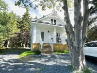 New luxury house w/hot tub private setting walk to ocean