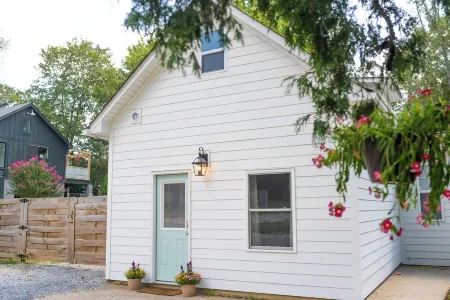 The Guest House at 5th & Carter