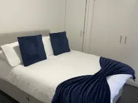 Cozy Ground Floor Flat in Sutton with Parking Space free and Pets Friendly Các khách sạn ở Sutton